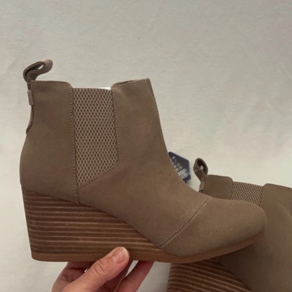 TOMS Kayley Taupe Grey Suede Boot - Picture 16 of 16